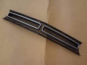 1058a Dodge 2017 Challenger 3.6l Grille Oem