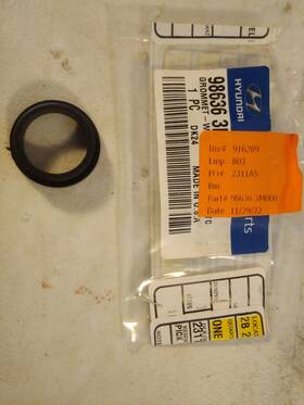 98636-3m000 Hyundai 98636 Grommet-windshield Level Switch 2008-2014 Genesis