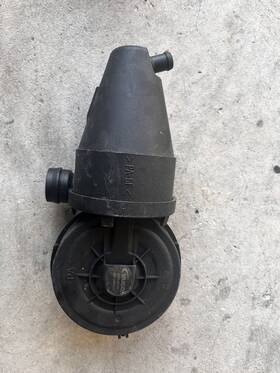987069838 Vaico Bmw V20-0723 Engine Crankcase Vent Valve Used